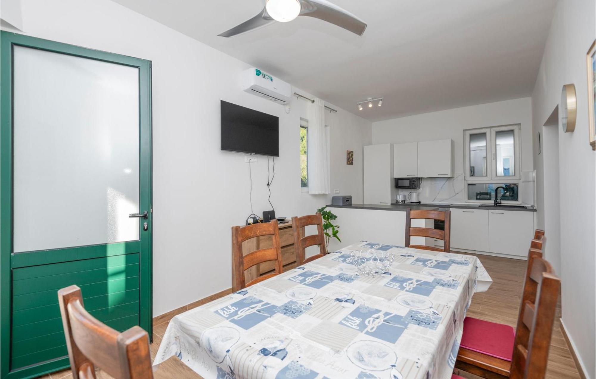 Nice Apartment In Podaca With Wi-Fi Exteriör bild