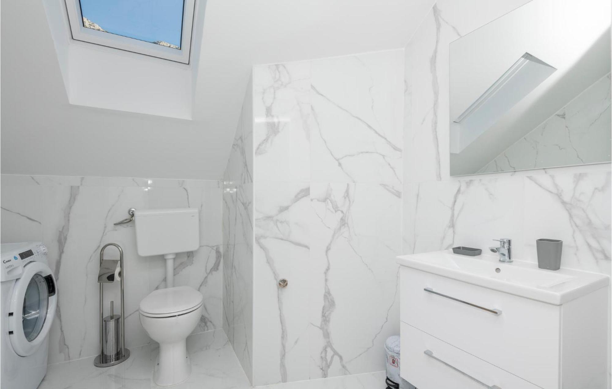 Nice Apartment In Podaca With Wi-Fi Exteriör bild
